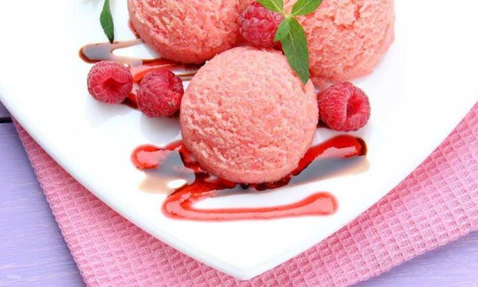 Pizza and gelato cooking class in Florence