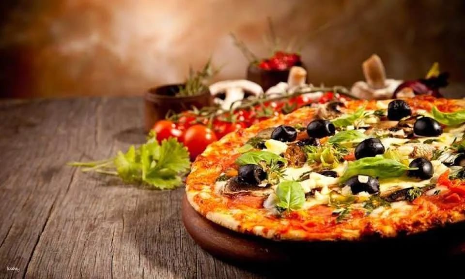 Pizza and gelato cooking class in Florence