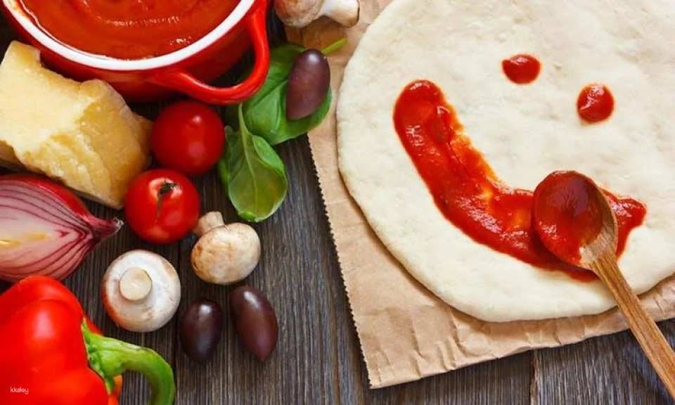 Pizza and gelato cooking class in Florence