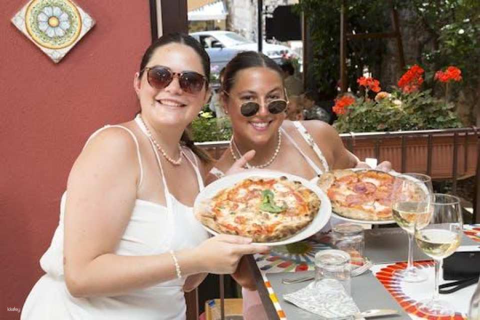 Pizza making in Taormina