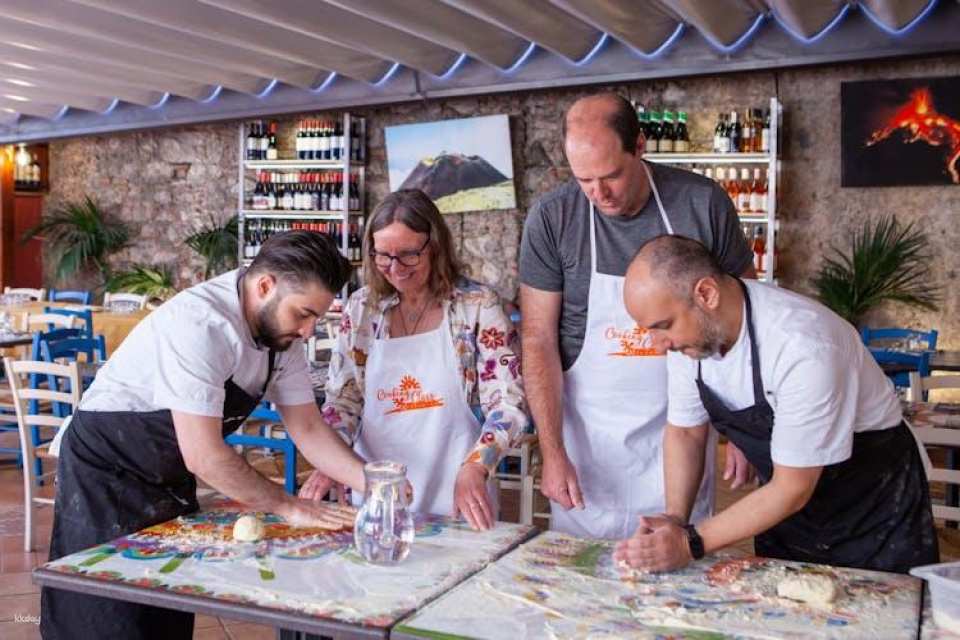 Pizza making in Taormina