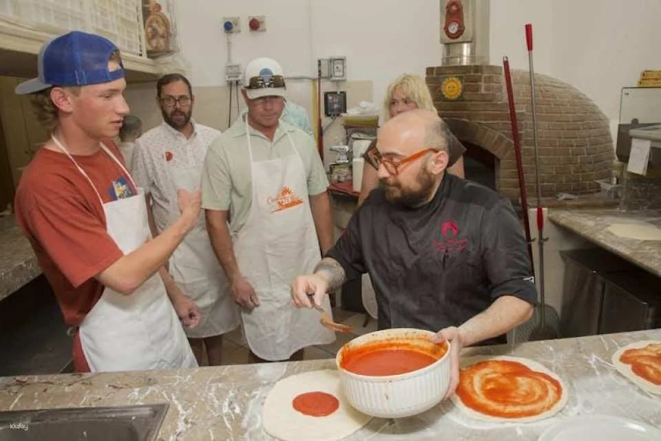 Pizza making in Taormina