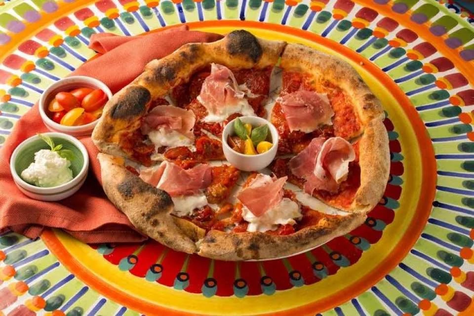 Pizza making in Taormina