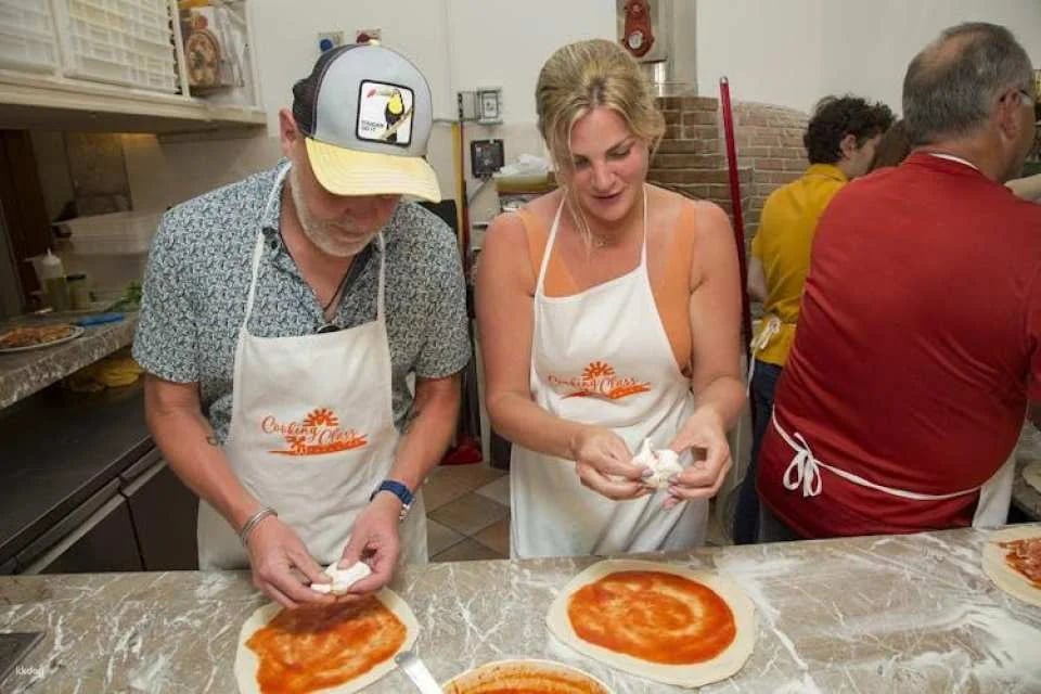Pizza making in Taormina