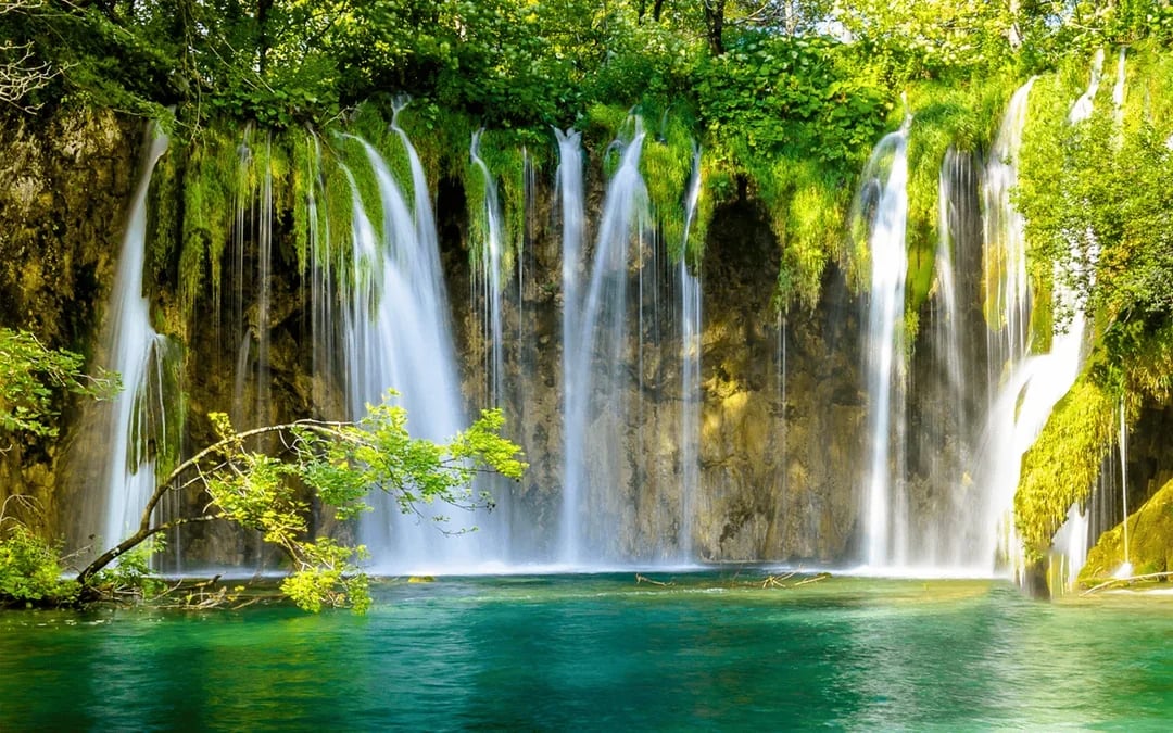 Plitvice Lakes National Park Guided Tour Image 1