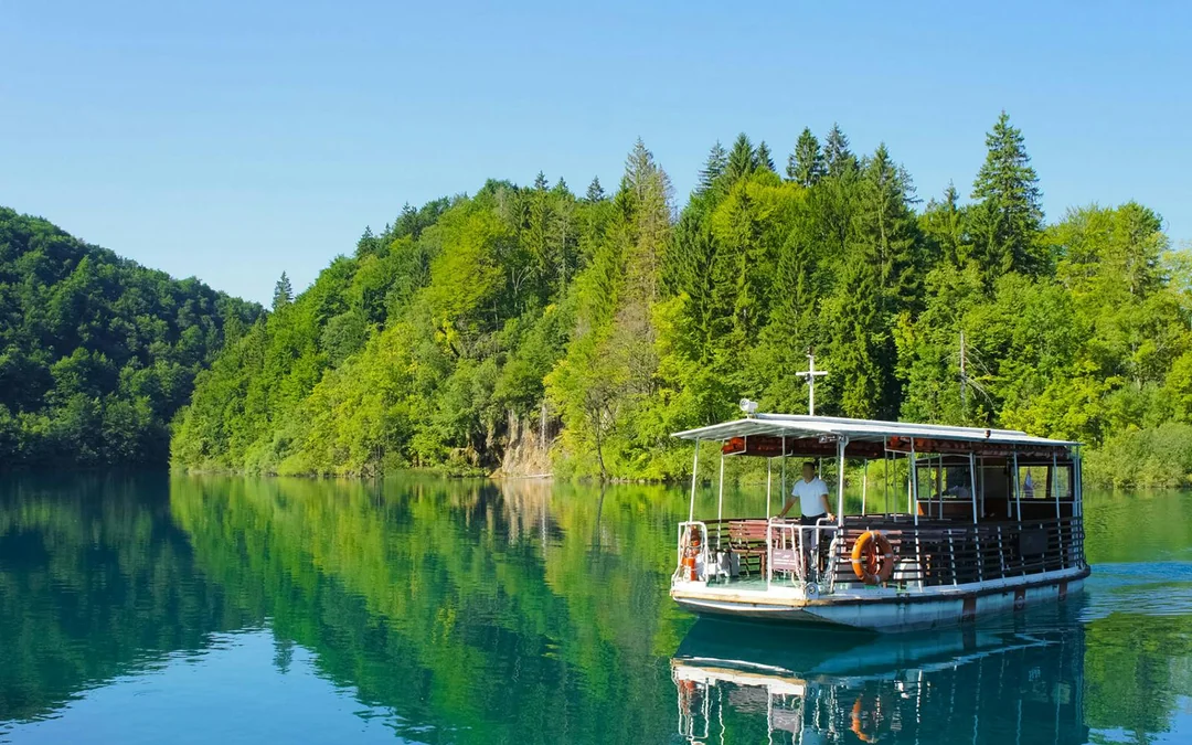 Plitvice Lakes National Park Tour with Secured Tickets, Train & Boat Ride Image 3