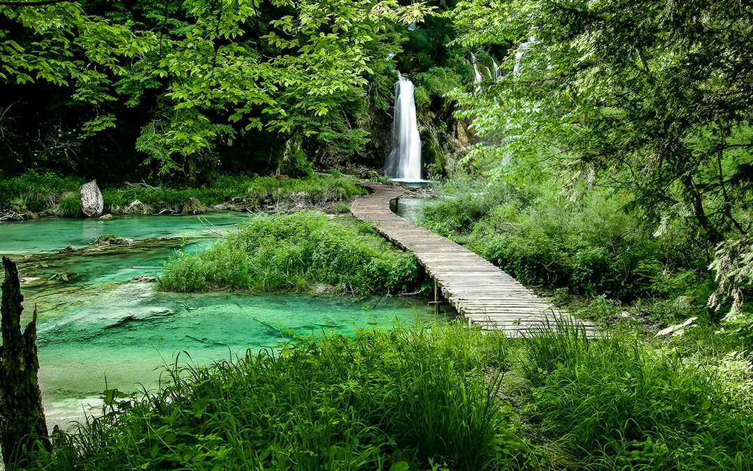 Plitvice Lakes National Park Tour with Secured Tickets, Train & Boat Ride Image 6