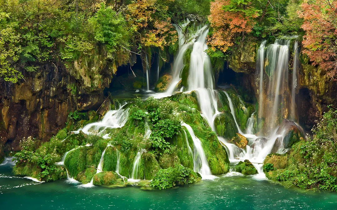 Plitvice Lakes National Park Tour with Secured Tickets, Train & Boat Ride Image 7