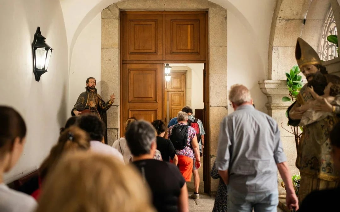 Porto: Fado Show with Guided Tour in a Historic Monastery Image 9