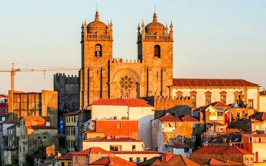 Porto Signature Experience: Walking Tour with Wine Cellar Visit Image 4