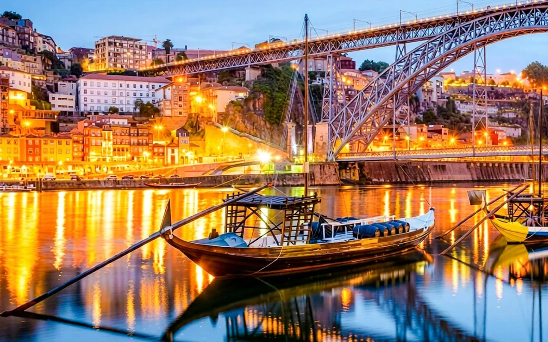 Porto Signature Experience: Walking Tour with Wine Cellar Visit Image 5