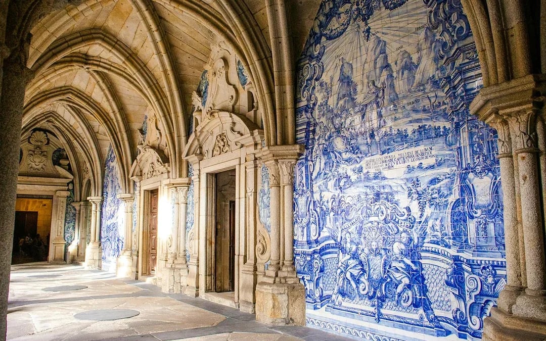 Porto Signature Experience: Walking Tour with Wine Cellar Visit Image 6