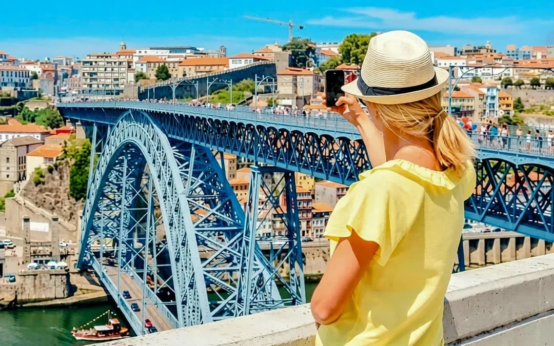 Porto Signature Experience: Walking Tour with Wine Cellar Visit Image 9