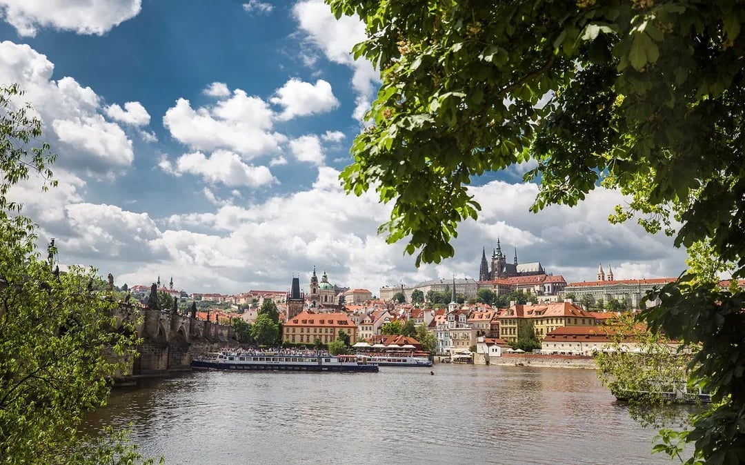 Prague Castle Complex Tour & Canal River Cruise Image 10