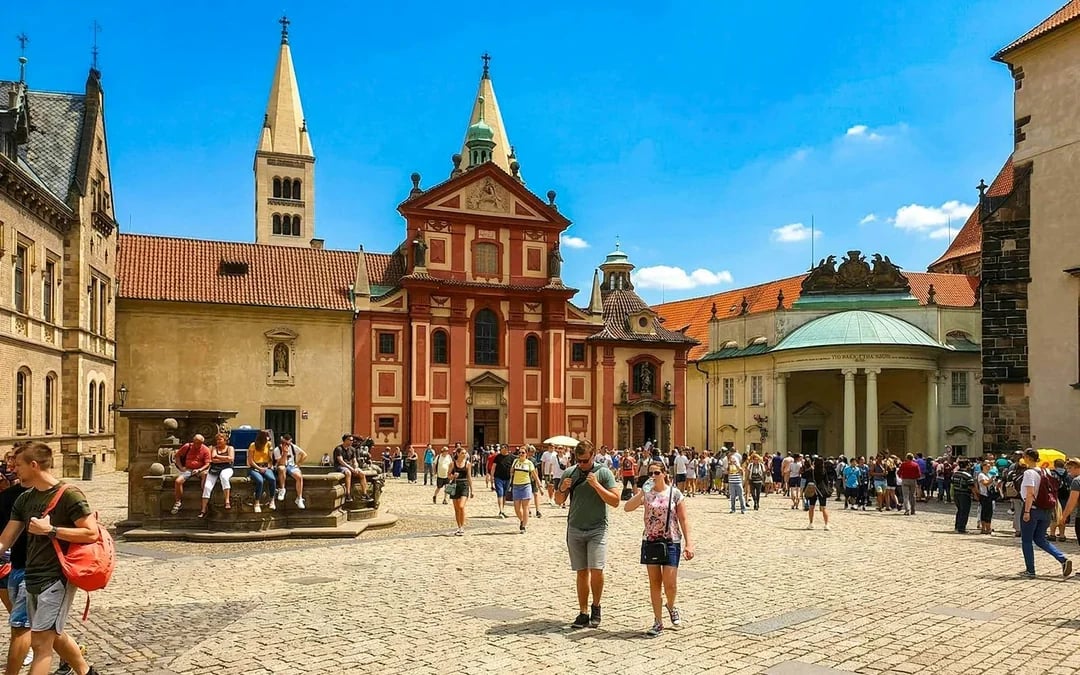 Prague Castle Ticket + Opt. Interior Audioguide + Opt. 20 min Introduction Image 5