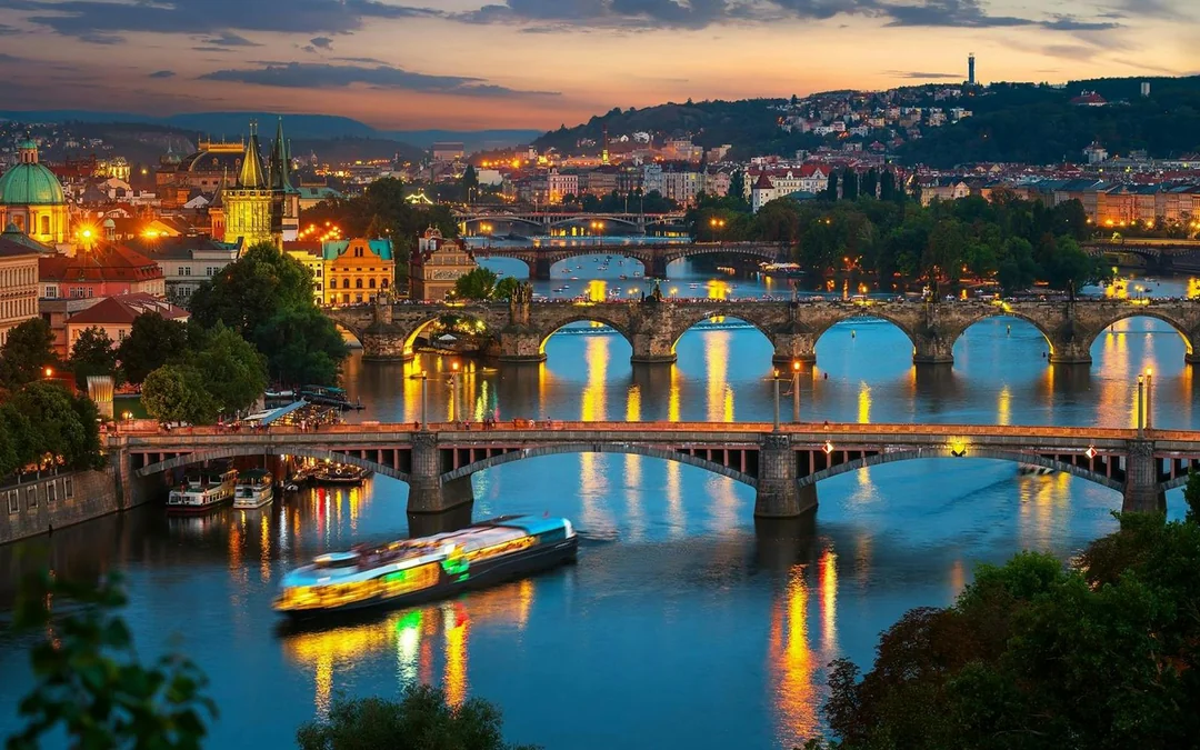Prague Dinner Cruise with Live Music Image 1