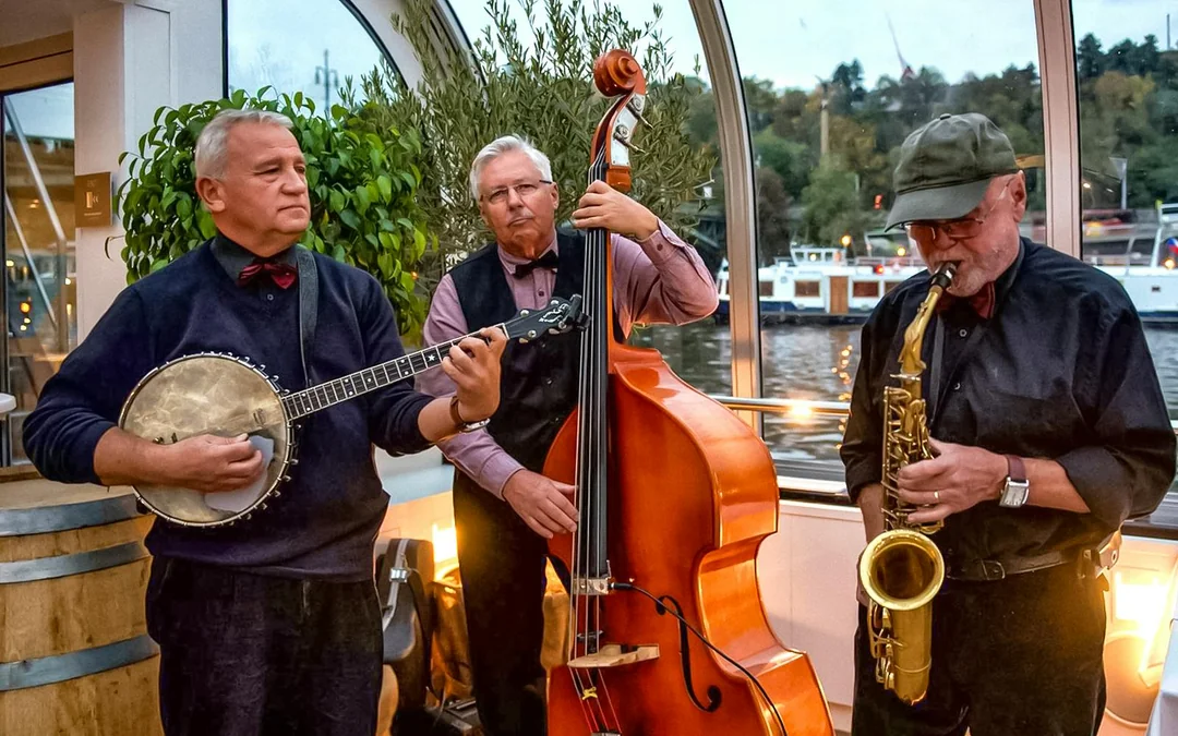 Prague Dinner Cruise with Live Music Image 2
