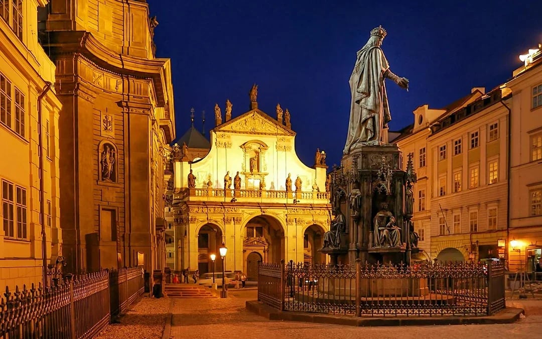 Prague Evening Ghost Tour with Museum Entry Tickets Image 2