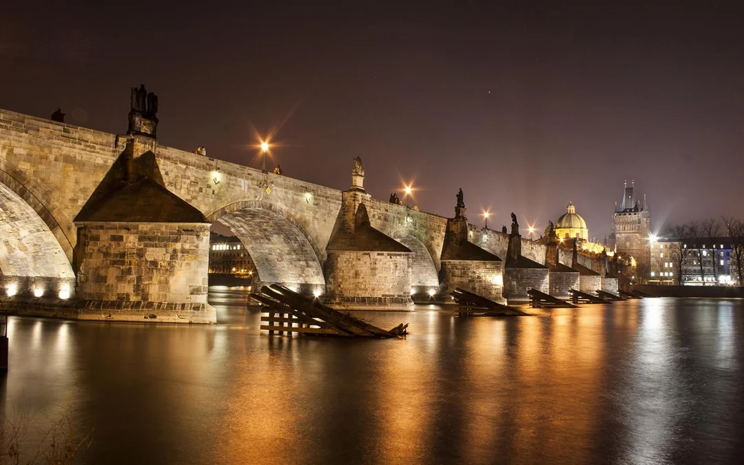 Prague Evening River Cruise with Prosecco Image 5