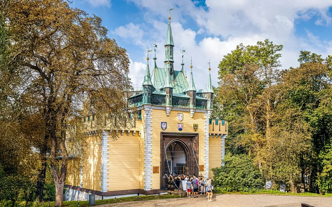 Prague Petřín Tower and Mirror Maze Entry Ticket Image 4
