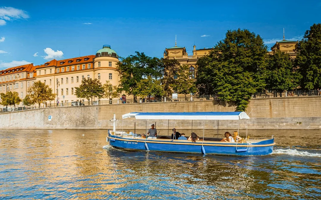 Prague Sightseeing Boat Cruise to Devil's Channel Image 3