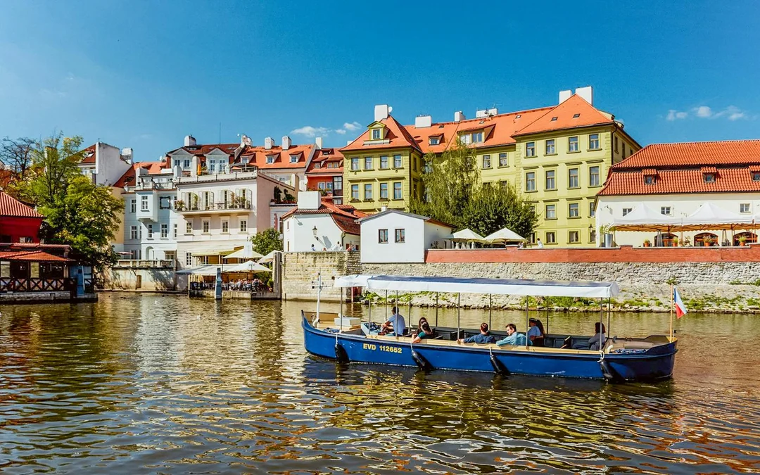 Prague Sightseeing Boat Cruise to Devil's Channel Image 4