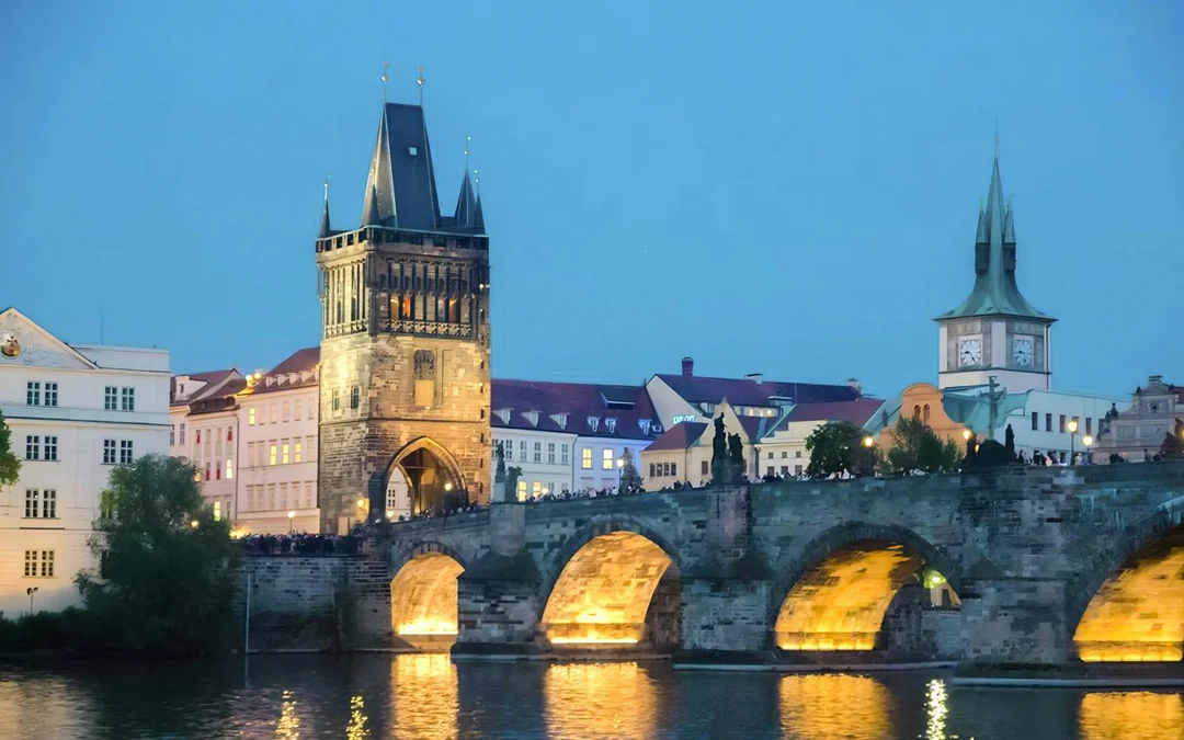 Prague Sightseeing Boat Cruise with Buffet Dinner Image 4