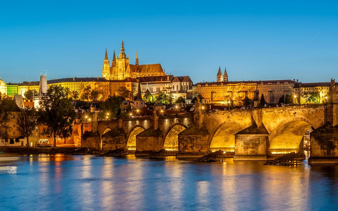 Prague Sightseeing Boat Cruise with Buffet Dinner Image 8
