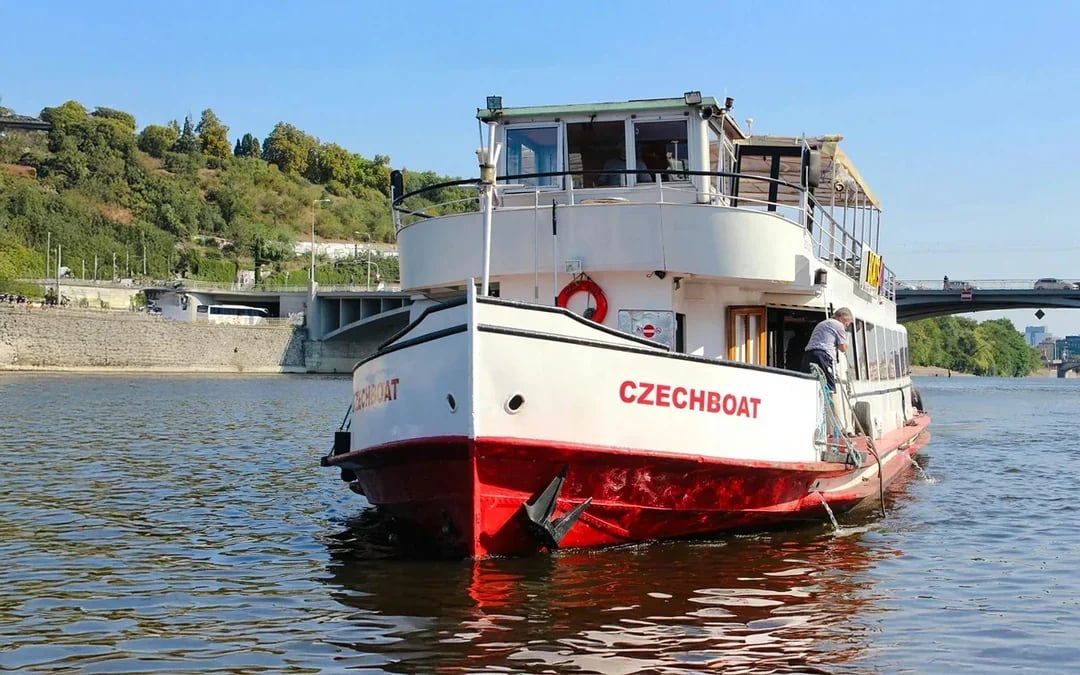 Prague Sightseeing Cruise on a Historic 1927 Passenger Boat with Drinks and Snacks Image 1