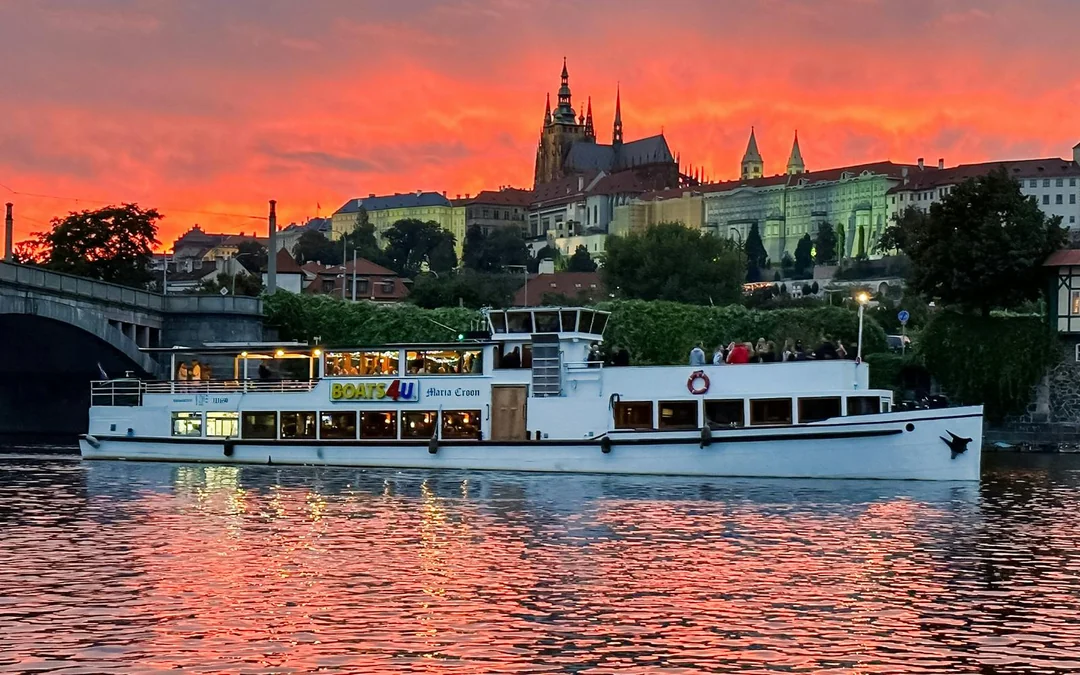 Prague Sightseeing Cruise on a Historic 1927 Passenger Boat with Drinks and Snacks Image 4