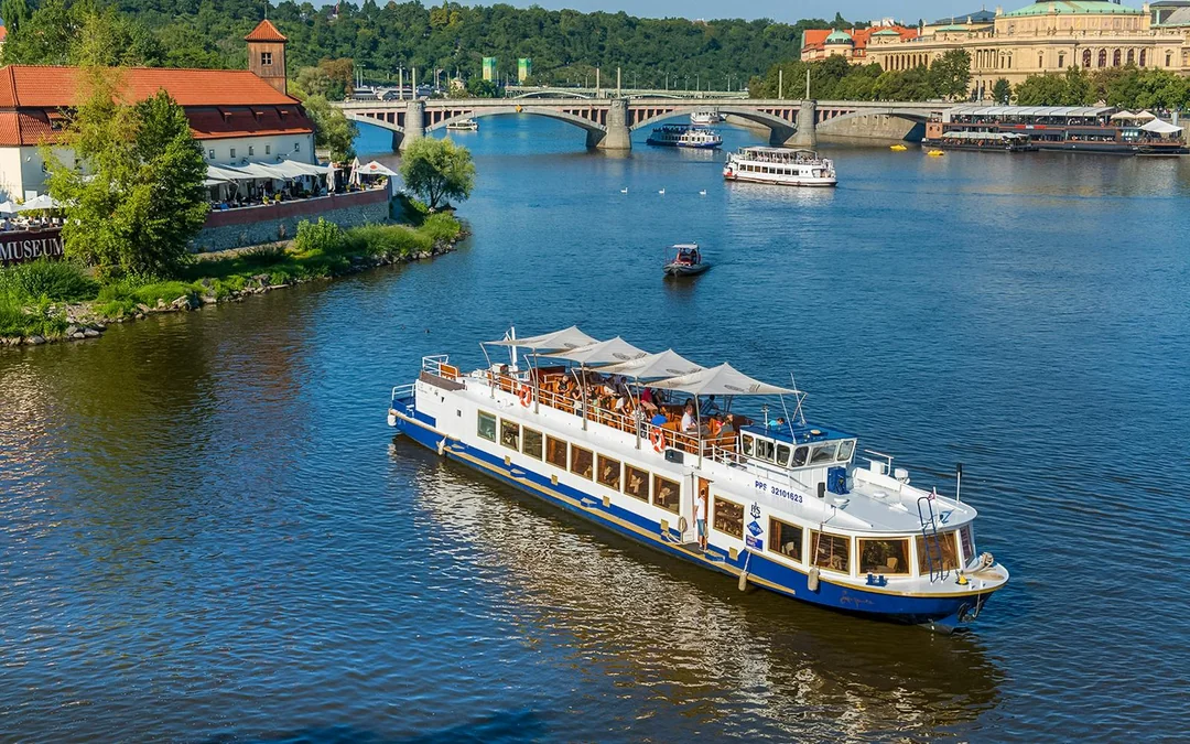Prague Vltava River Sightseeing Cruise Image 4