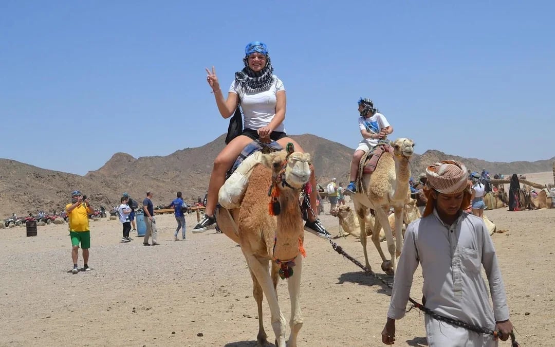 Premium 2 Hours Camel Ride: Amazing Desert & Sea - Hurghada Image 9
