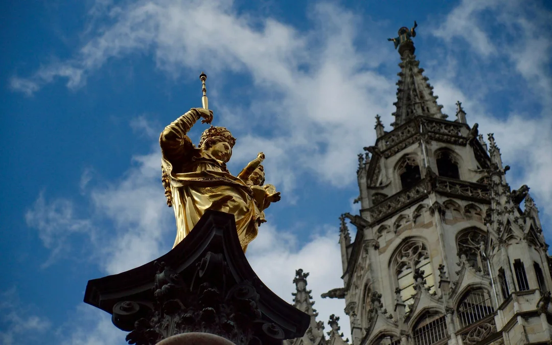 Premium Guided Tour of Neuschwanstein Castle & Linderhof Palace with Transfers from Munich & Admission Tickets Image 5