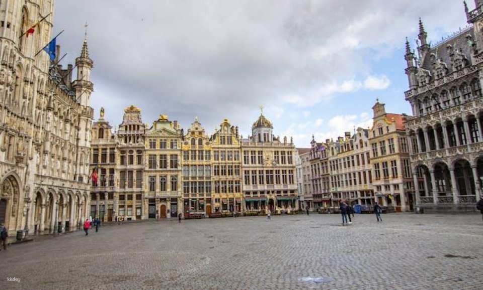 Private architecture walk through Brussels with a local expert