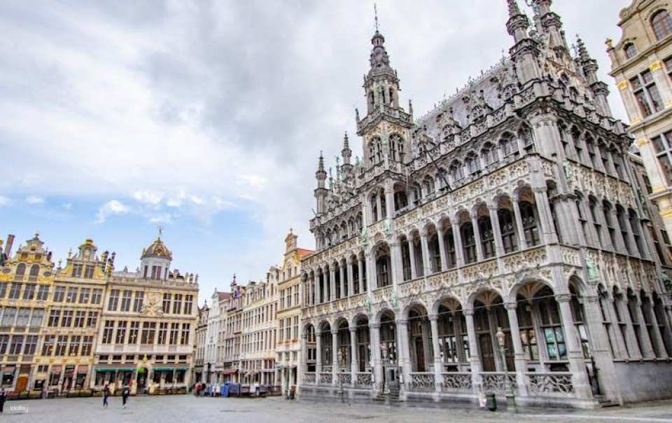 Private architecture walk through Brussels with a local expert
