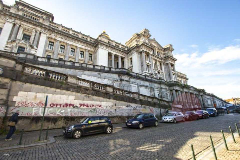Private architecture walk through Brussels with a local expert