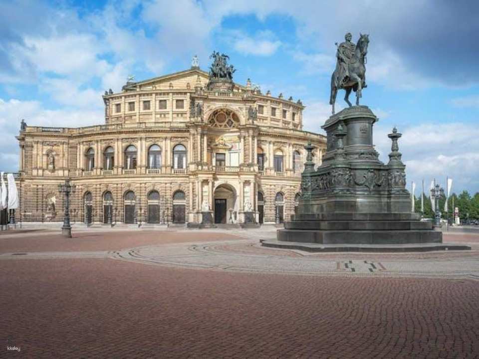 Private architecture walk through Dresden with a local expert