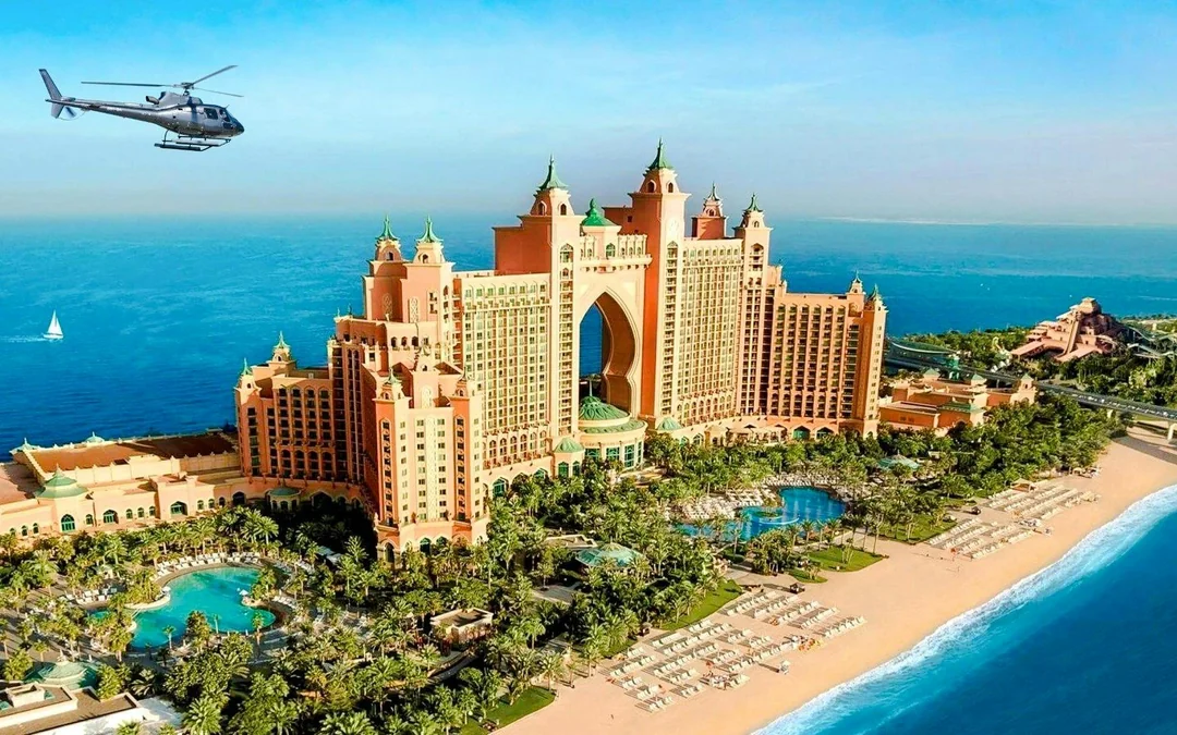 Private Dubai Helicopter Ride by Helidubai: 12 to 40 Minutes (Up to 5 Guests) Image 3