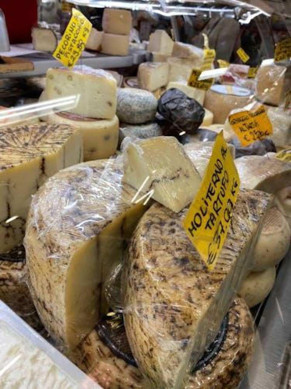 Private food tour of the Central Market in Florence