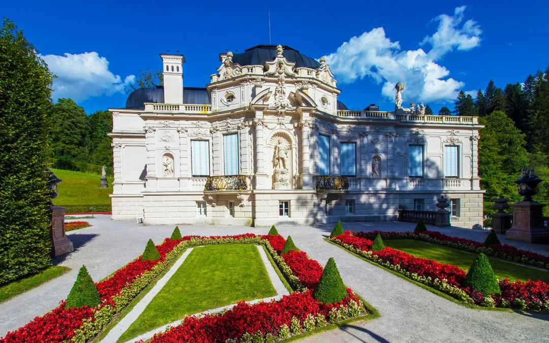 Private Guided Tour of Neuschwanstein & Linderhof Castle Grounds from Munich Image 1