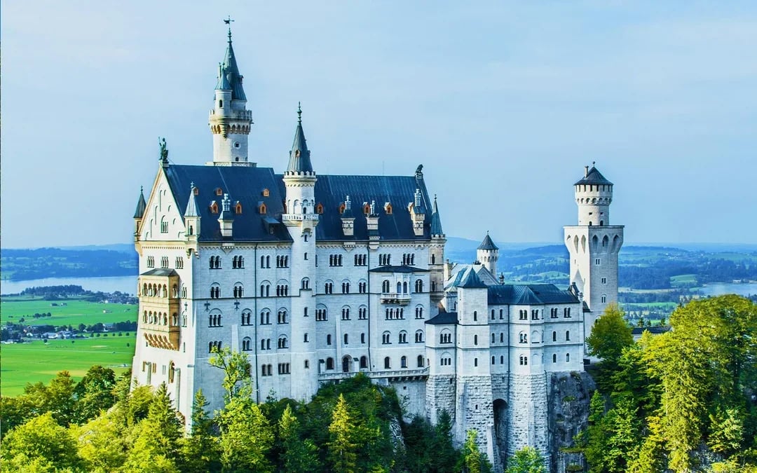 Private Guided Tour of Neuschwanstein & Linderhof Castle Grounds from Munich Image 2