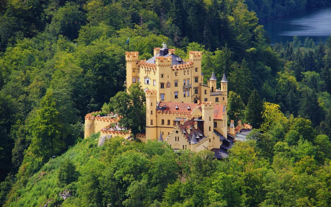 Private Guided Tour of Neuschwanstein & Linderhof Castle Grounds from Munich Image 3