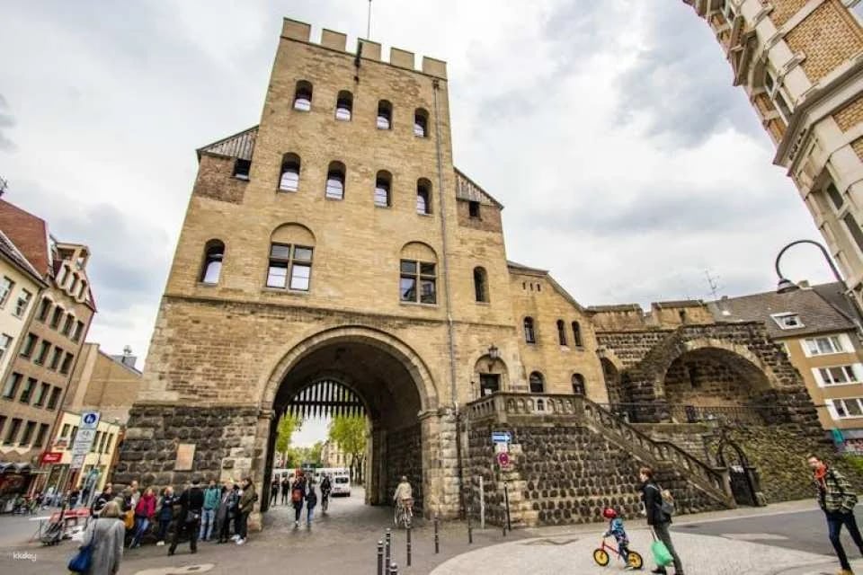 Private History Walk through Cologne with a Local Expert