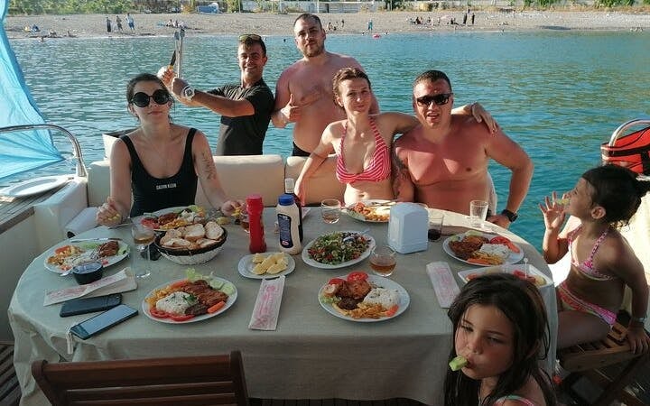 Private Luxury Yacht Tour in Alanya Image 3