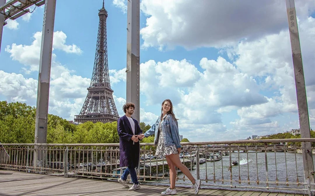 Private Photoshoot at the Eiffel Tower Image 3