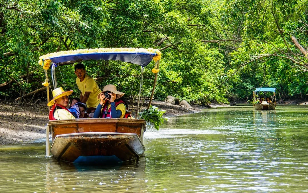 Private Tour: Amphawa Floating Market, Monkey Feeding & Trai Image 2