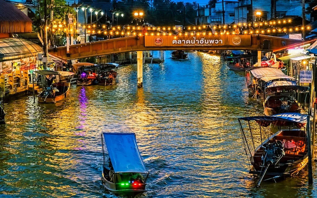 Private Tour: Amphawa Floating Market, Monkey Feeding & Trai Image 4