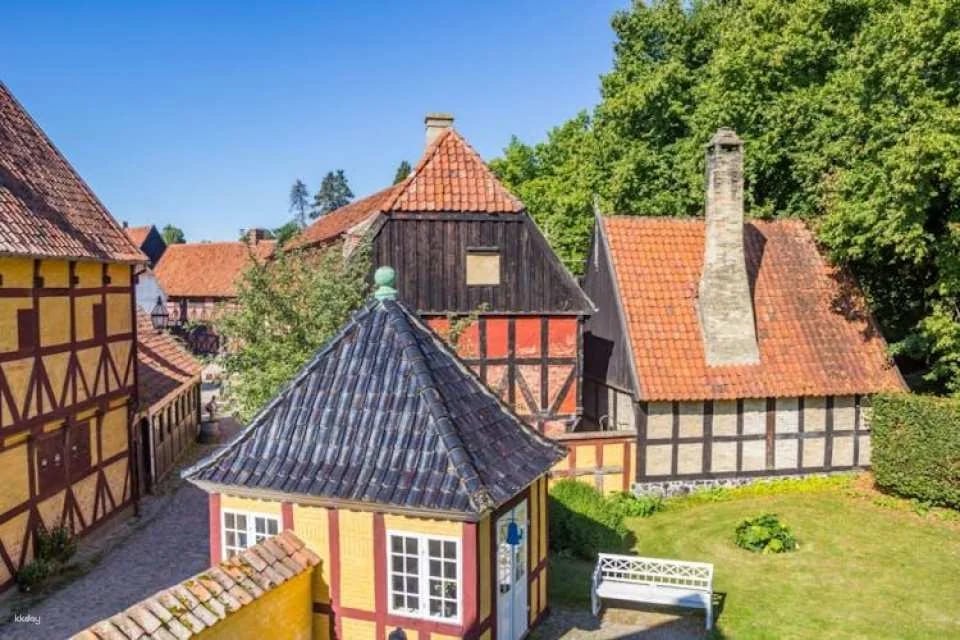 Private walking tour passing the best of Aarhus