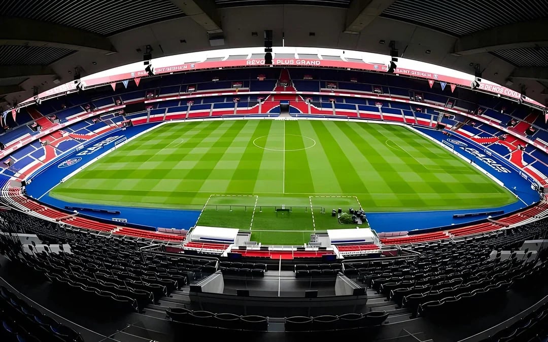PSG Parc des Princes Stadium Tour with Behind-the-Scenes Access Image 2