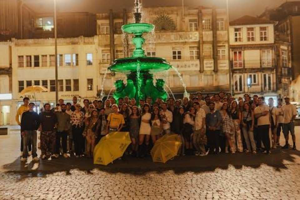 Pub crawl 4 bars, 8 drinks, games and VIP club entry